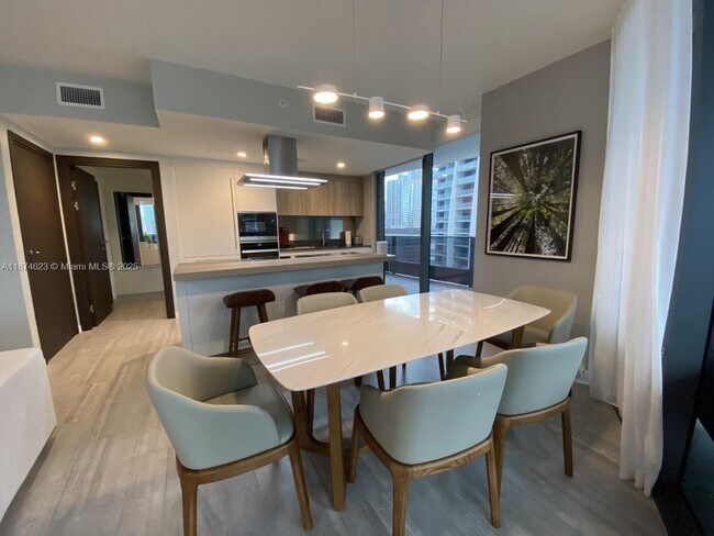 Photo - 1000 Brickell Plaza Unidad 2201