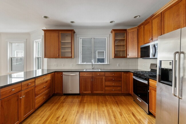 Photo - 114 Trowbridge St Unit 1