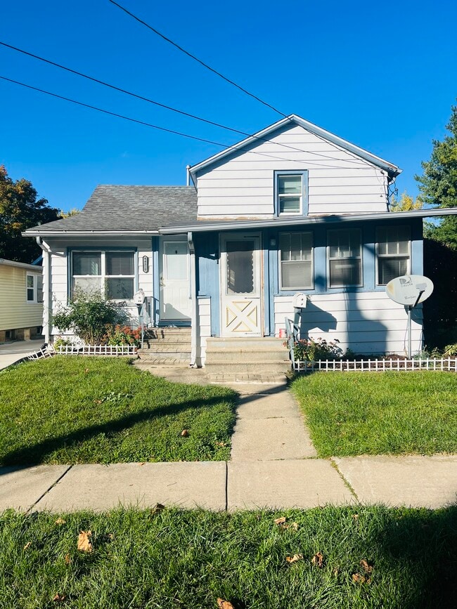 Building Photo - 441 W Exchange St Unit 1