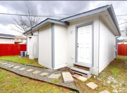 Building Photo - 912 Seymour St Unit B