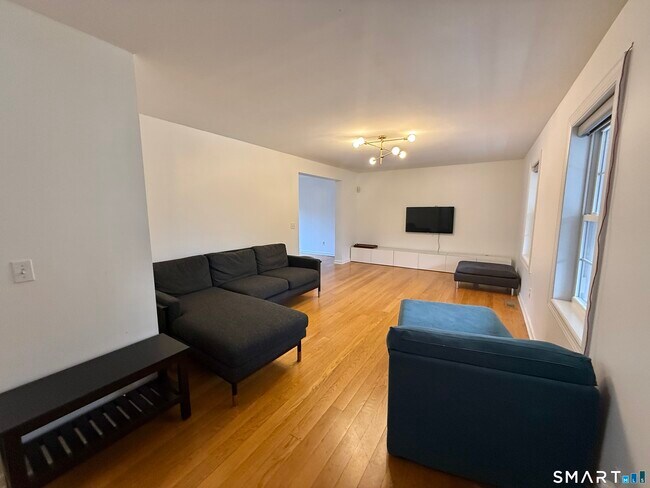 Photo - 70 Renwick Pl