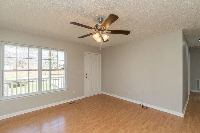 Photo - 121 W 26th St