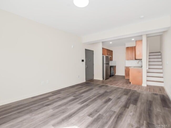 Photo - 409 Warburton Ave