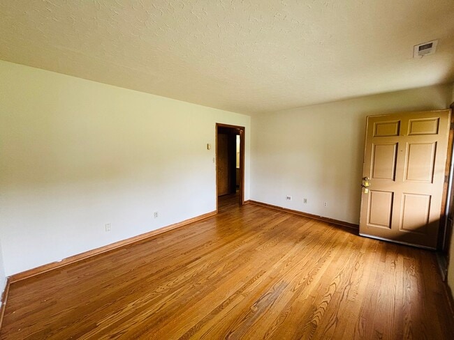 Photo - 1504 Thomas Ln