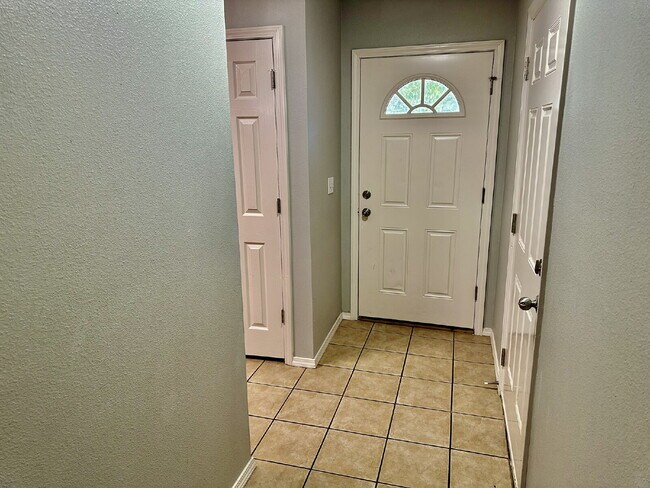 Photo - 1460 W Jct St Unit 2