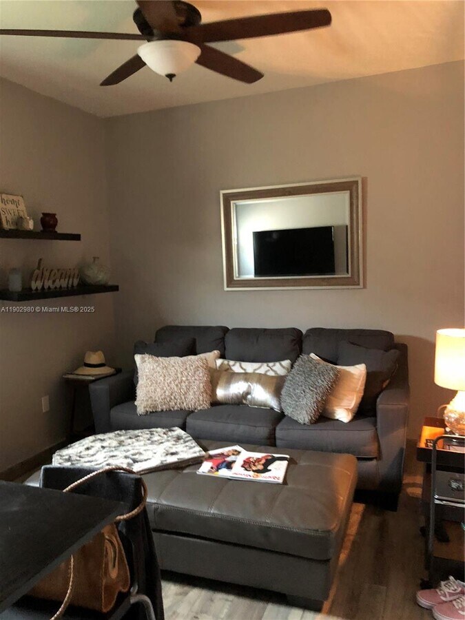 Photo - 4405 SW 162nd Ct Unidad Efficiency