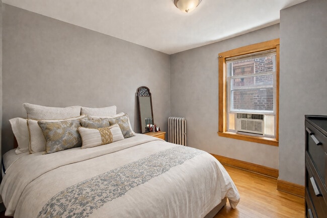 Photo - 2959 N Springfield Ave Unit 2F