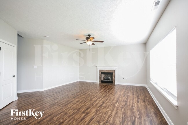 Photo - 2135 Woodfield Dr