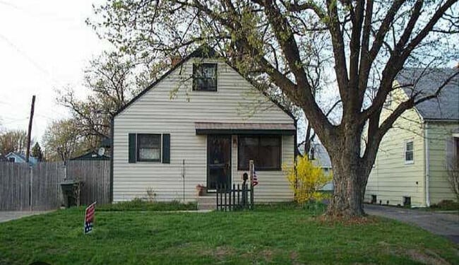 Photo - 990 Lenore Ave House