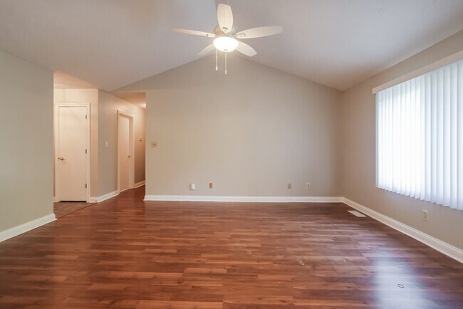 Photo - 667 Aspen Ct