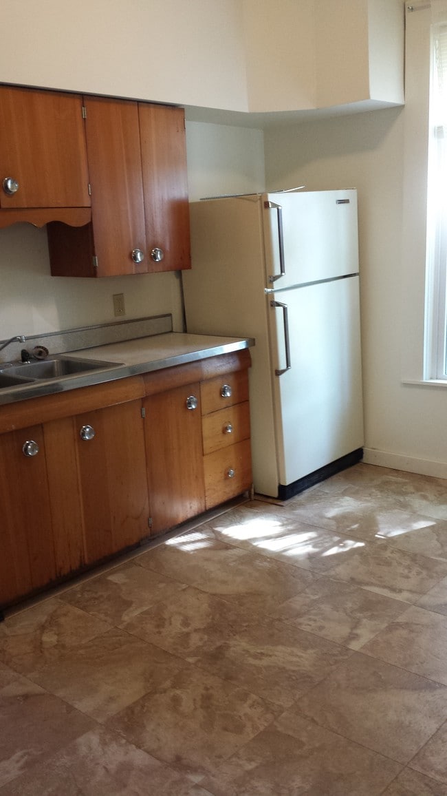 Kitchen - 904 Vine St Unit 904