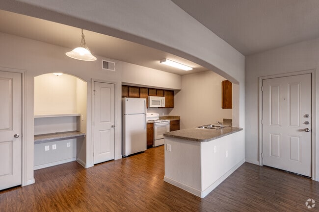 1BR, 1BA - 746SF - Entry