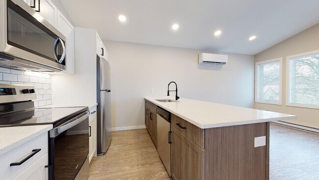 Photo - 307 Regent Ave E