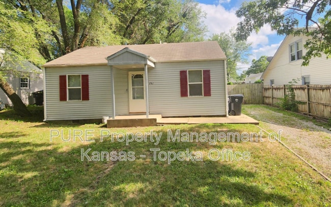 Building Photo - 751 SE Pinecrest Dr