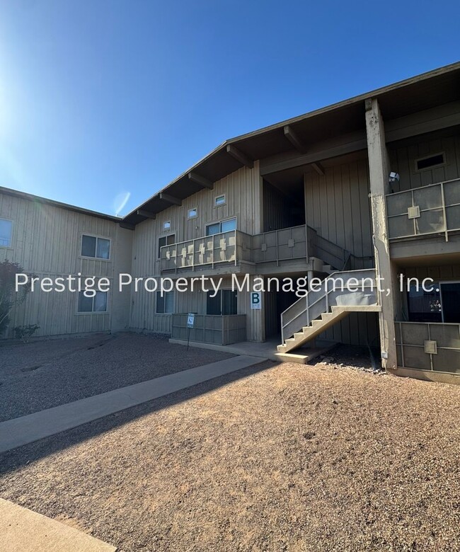 Building Photo - >>Central Gem With Community Pool