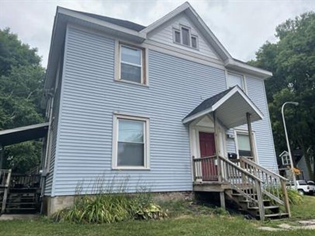 Building Photo - 301 W Eureka St Unit 4