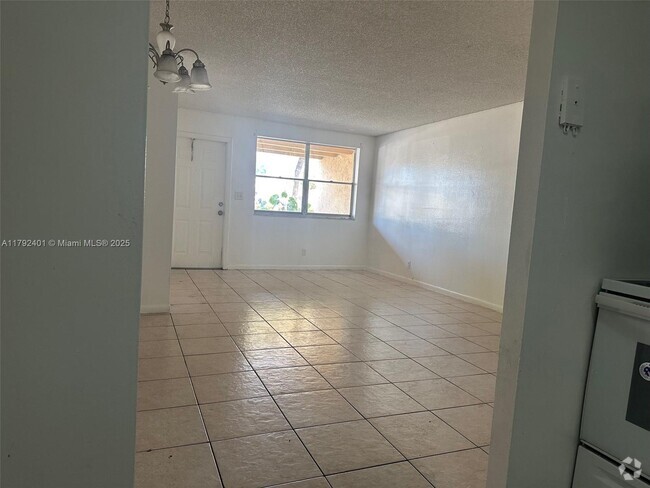 Building Photo - 850 E Commercial Blvd Unit 101A Rental