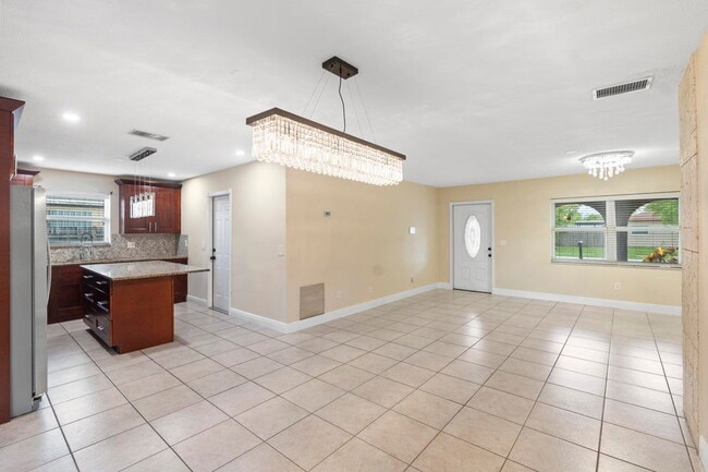 Photo - 4784 Alfresco St