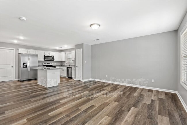 Photo - 2015 Dolly Dr