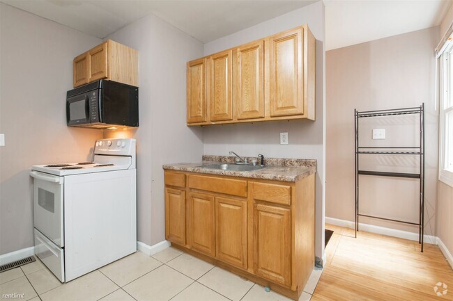 Building Photo - 2 br, 1 bath Triplex - 1745 WILLINGTON ST ... Unit R2 Rental