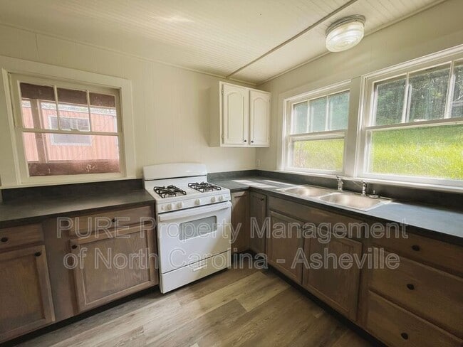 Photo - 164 N Spring St
