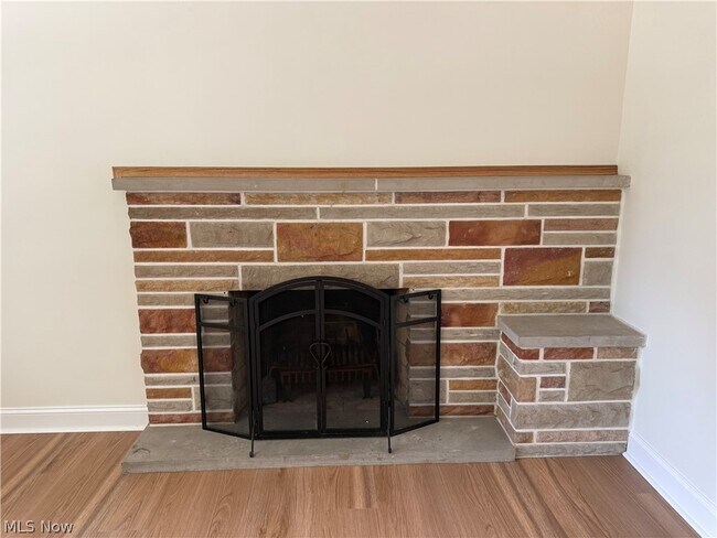 Photo - 475 Meadowlane Rd