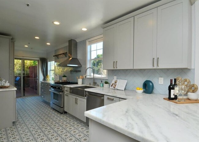 Photo - 525 9th Ave