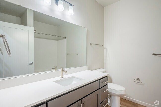 1BR, 1BA - 690SF - Bathroom