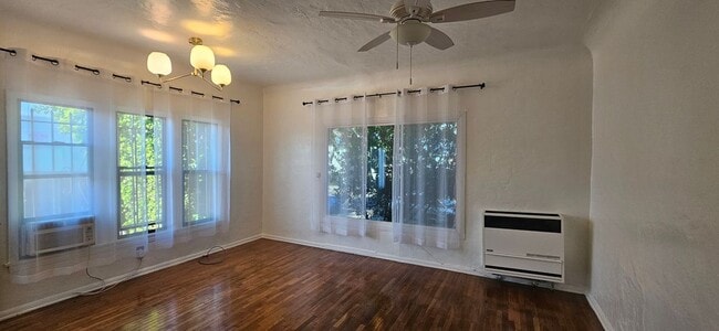 Building Photo - 1352 S Dunsmuir Ave Rental