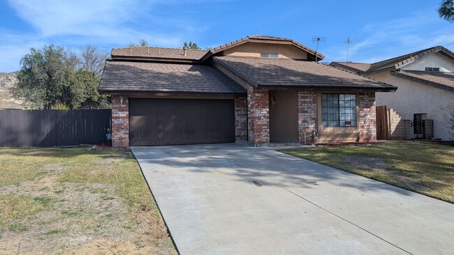 Large Home with great views near UCR avail... - Large Home with great views near UCR avail...