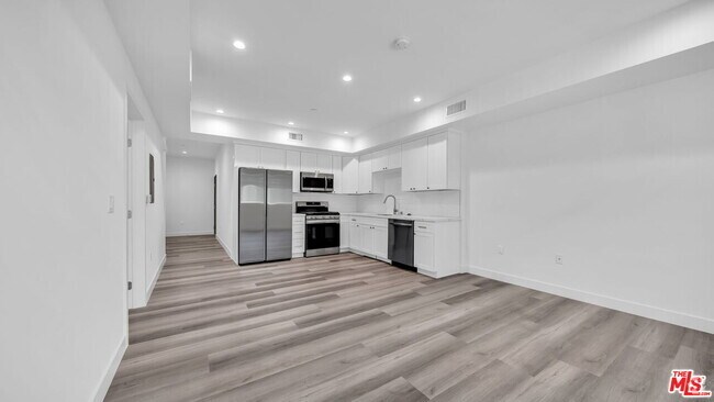 Building Photo - 627 N Dillon St Unit 302 Rental