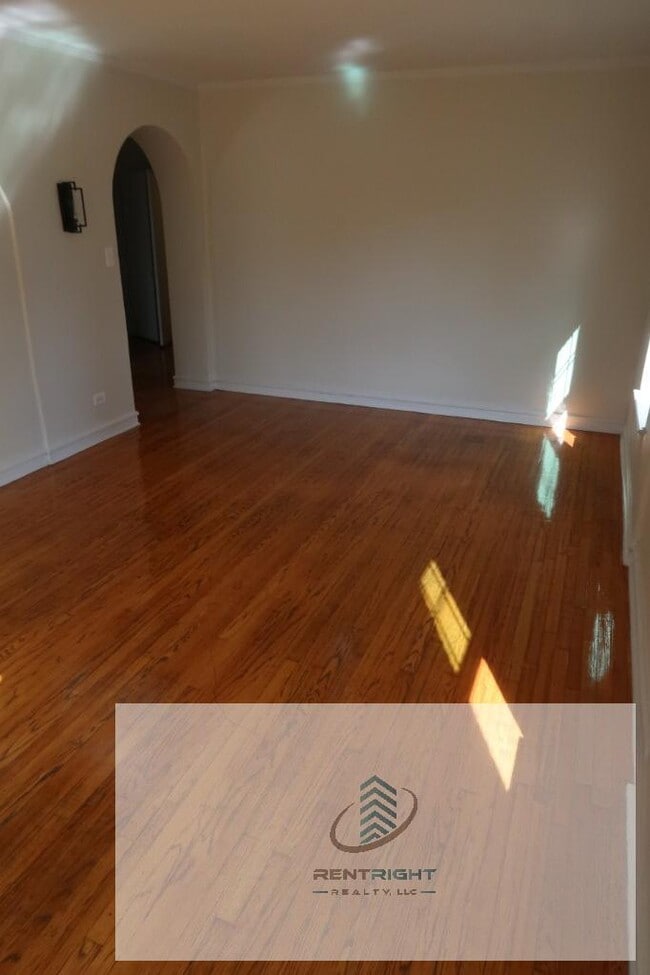 Photo - 426 W Briar Pl Unit B1