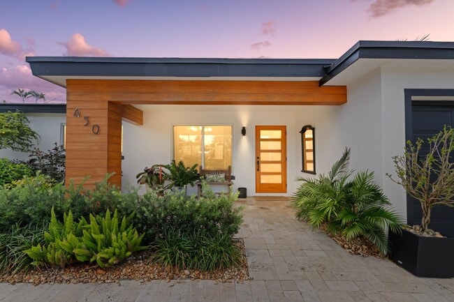 Photo - 450 NE 5th Cir