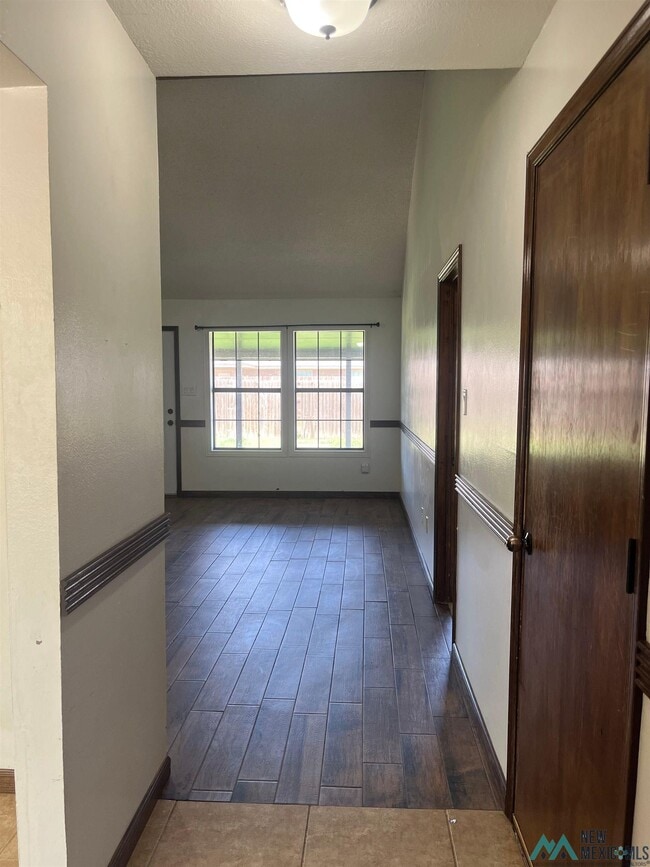 Photo - 1712 Windsor Way