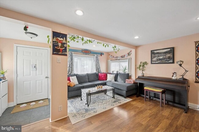 Photo - 407 Emerald St