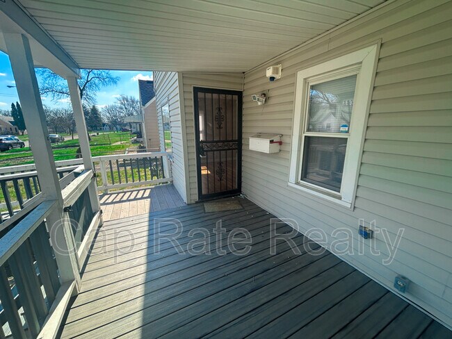 1879 Jermain Dr