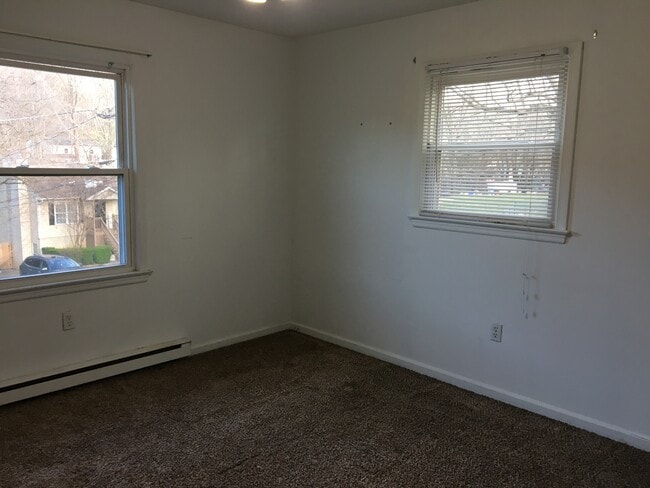 Photo - 3135 Glenoak St SE