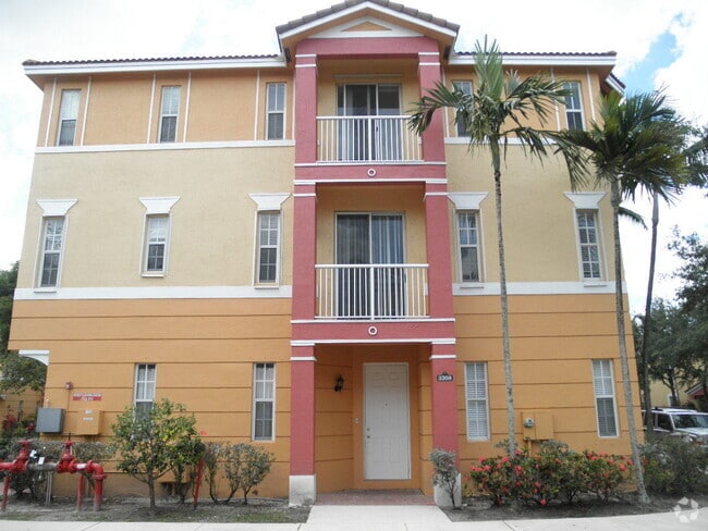 Building Photo - Shoma Townhomes