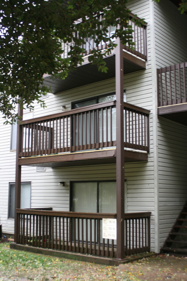 First floor 2 bedroom condo w a patio - First floor 2 bedroom condo w a patio