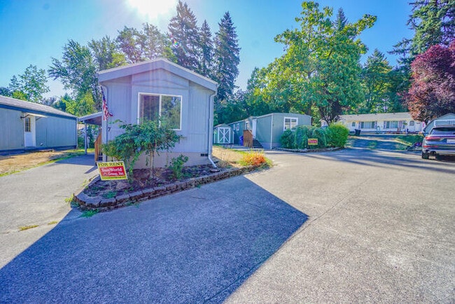 Building Photo - THREE BEDROOM MOBILE HOME WITH STORAGE