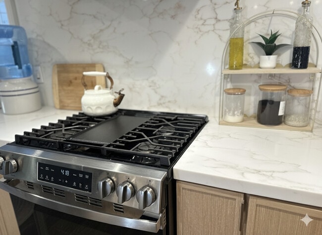 Photo - 4010 Layang Layang Cir