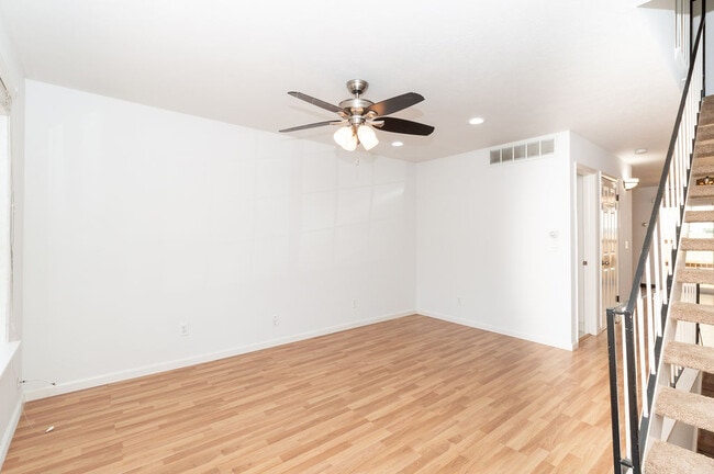 Photo - 8919 Field St