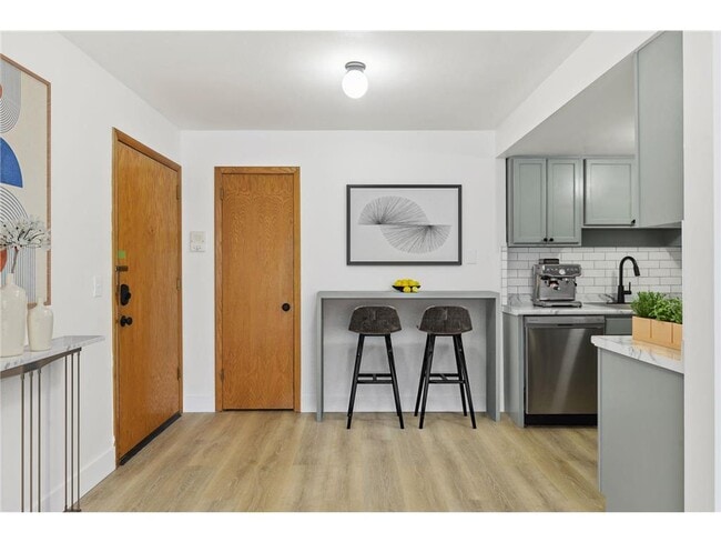 Photo - 99 E 54th St Unit 3