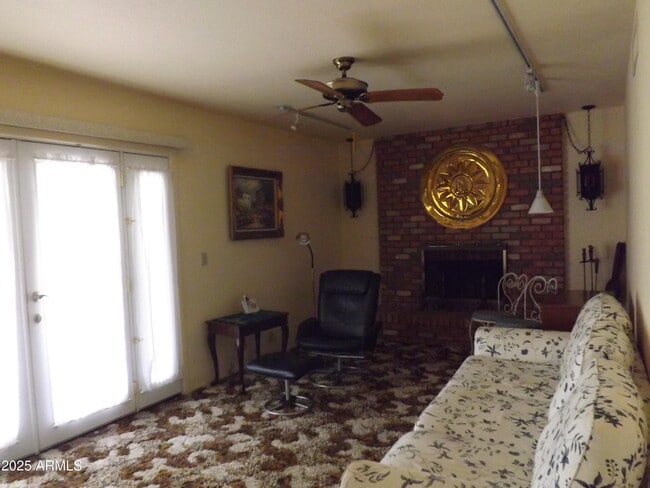 Photo - 932 S 72nd St