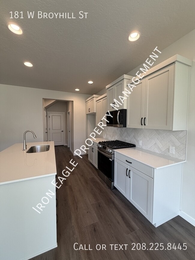 Photo - 181 W Broyhill St