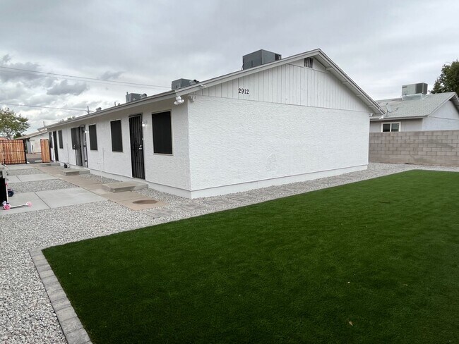 Building Photo - 2912 E Roeser Rd Unit 2912 E Roeser Rd. #2