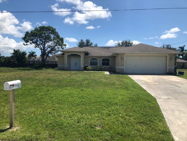 Building Photo - Coming soon ! 3 bedroom 2 bathroom single family home