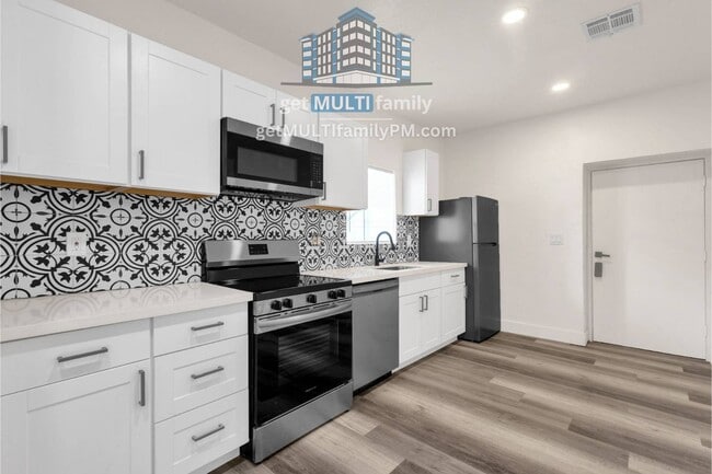 Photo - 1006 E Pasadena Ave Unit B