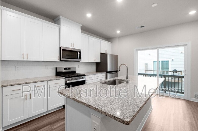 Building Photo - 4472 Millennium Ave Rental