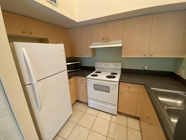 Building Photo - 4211 San Marino Blvd Unit 305